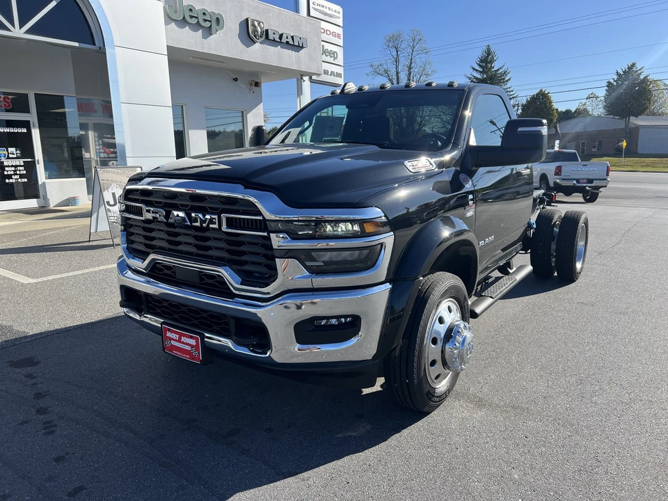 2025 Ram 4500 & 5500 - Image 6 of 12