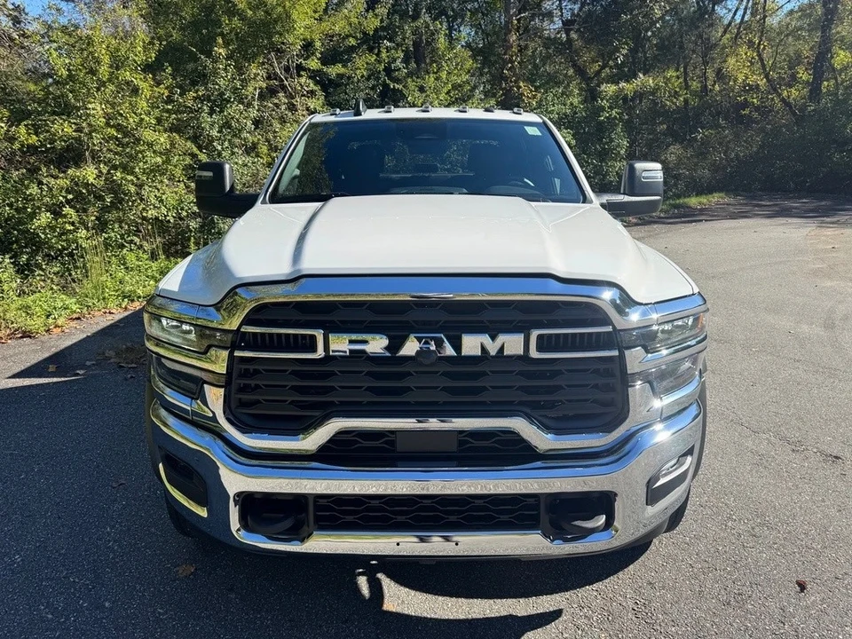 2025 Ram 4500 & 5500 - Image 4 of 12
