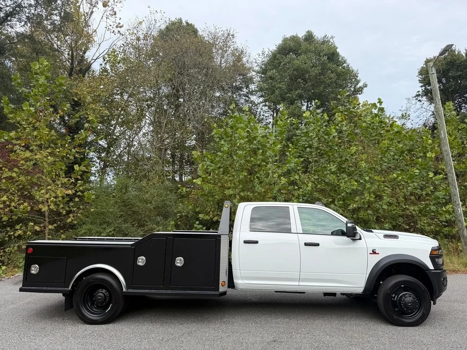 2025 Ram 4500 & 5500 - Image 6 of 12