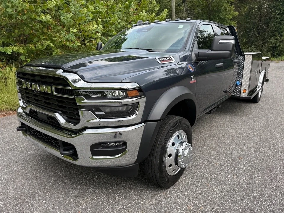 2025 Ram 4500 & 5500 - Image 3 of 12
