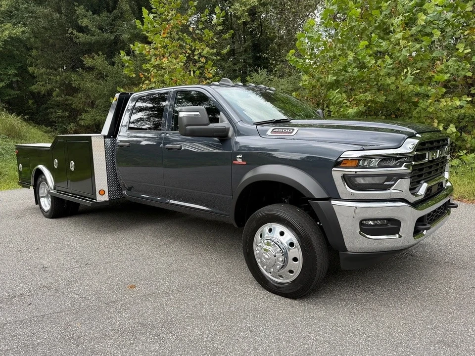 2025 Ram 4500 & 5500 - Image 5 of 12