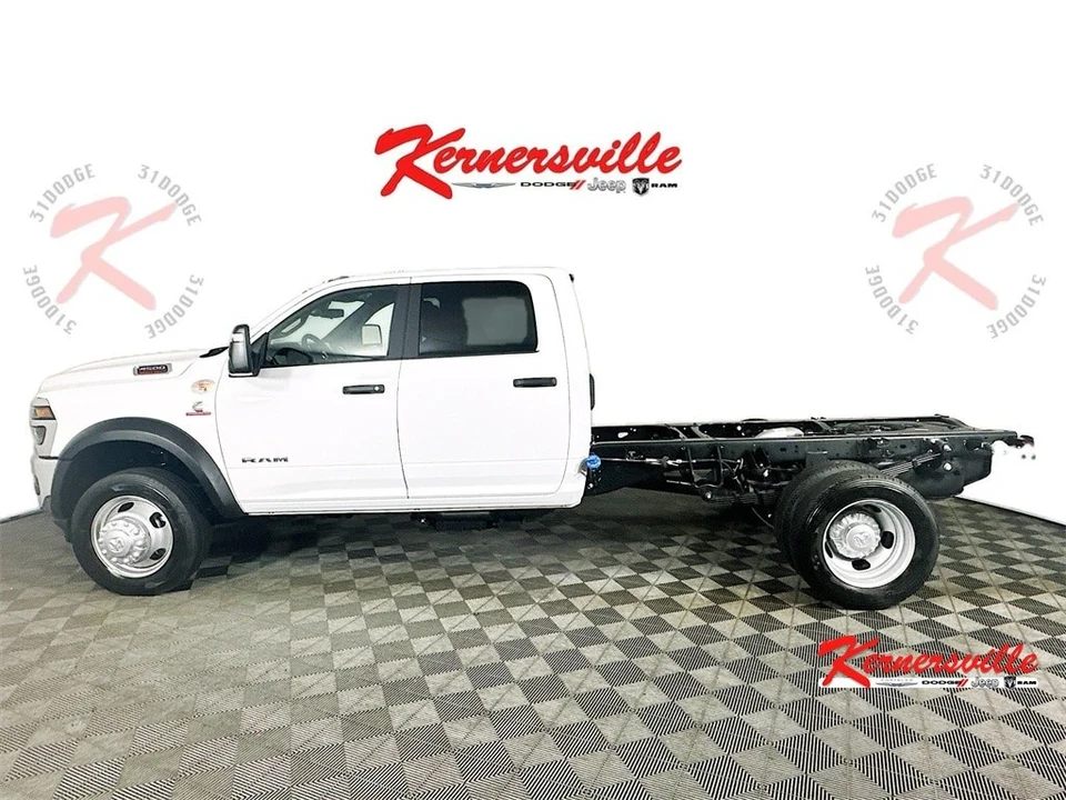 2025 Ram 4500 & 5500 - Image 4 of 12