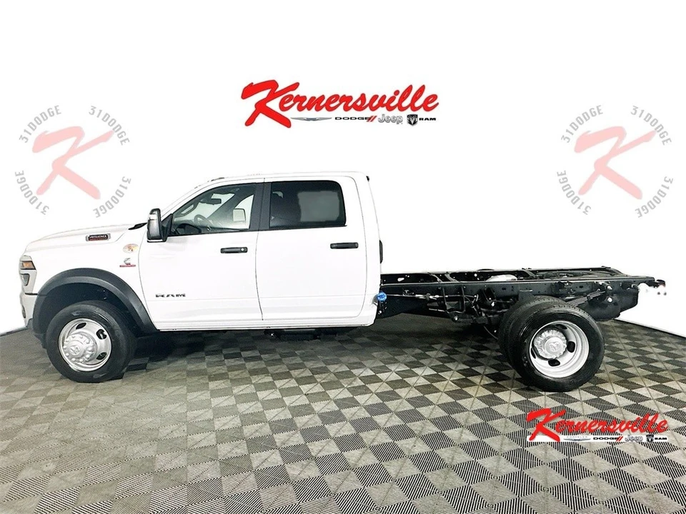 2025 Ram 4500 & 5500 - Image 4 of 12