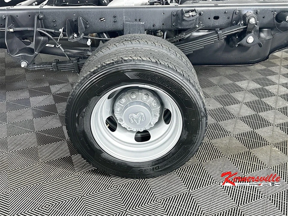 2025 Ram 4500 & 5500 - Image 16 of 20