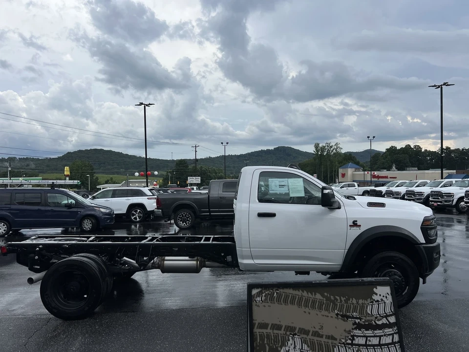 2025 Ram 4500 & 5500 - Image 4 of 12