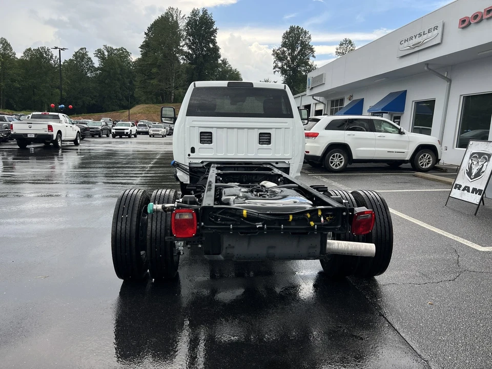 2025 Ram 4500 & 5500 - Image 2 of 12