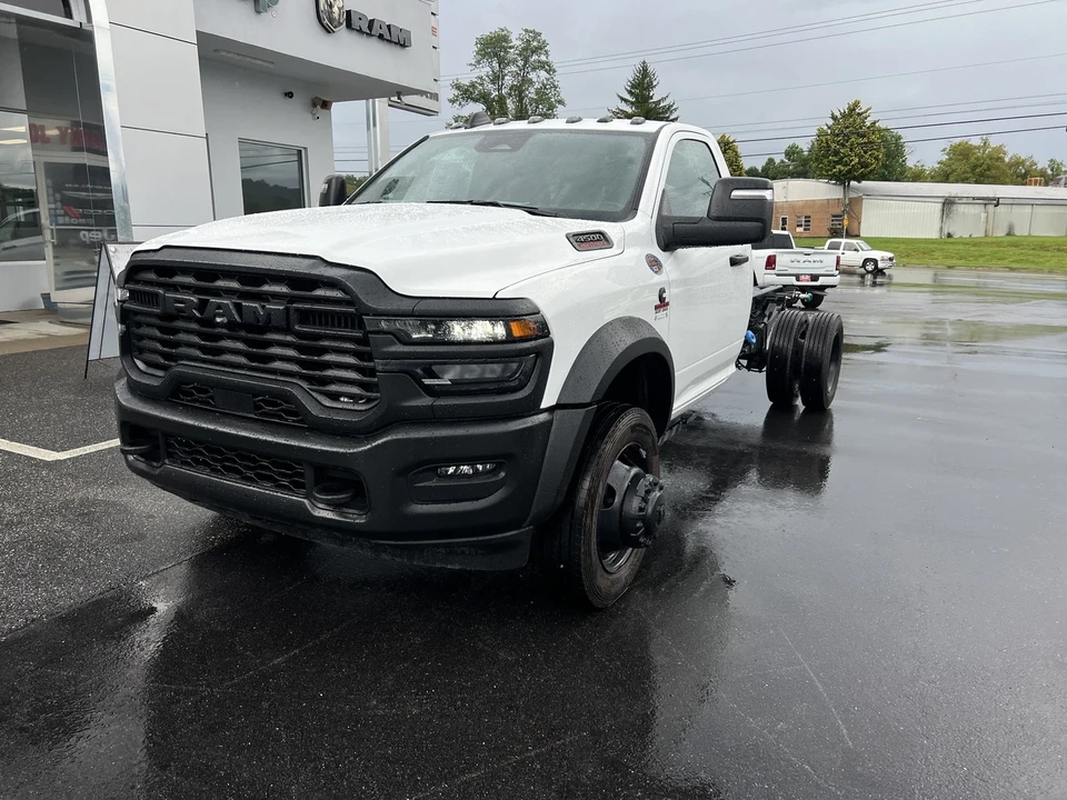 2025 Ram 4500 & 5500 - Image 6 of 12