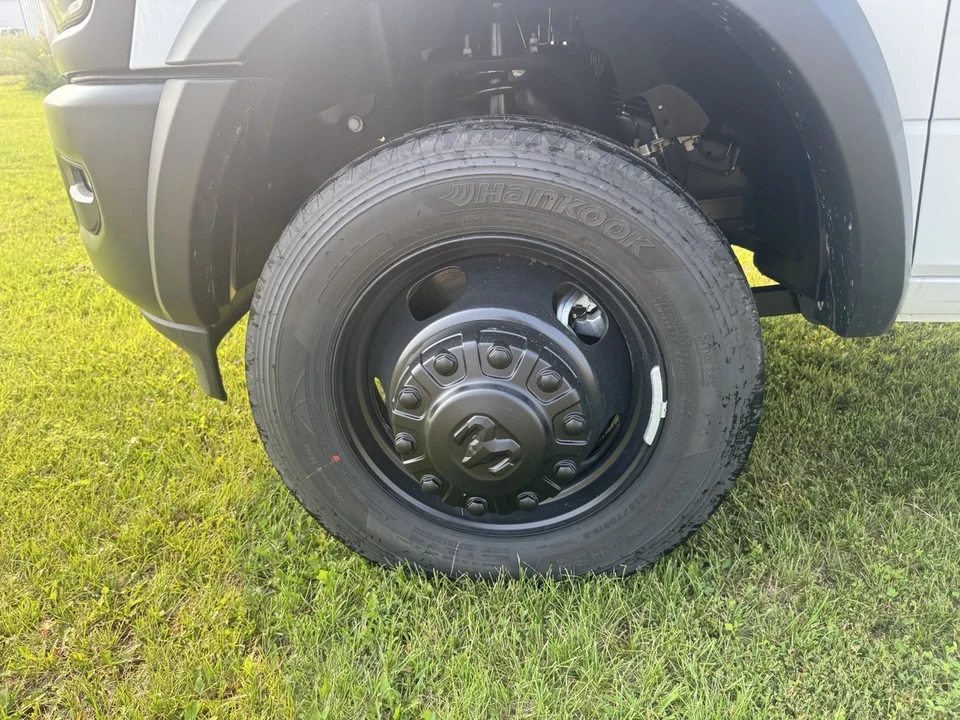 2025 Ram 4500 & 5500 - Image 13 of 21