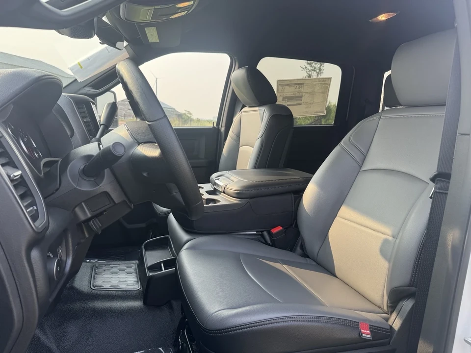 2025 Ram 4500 & 5500 - Image 18 of 21