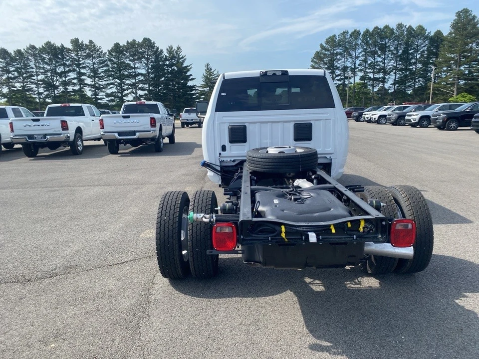 2025 Ram 4500 & 5500 - Image 6 of 12