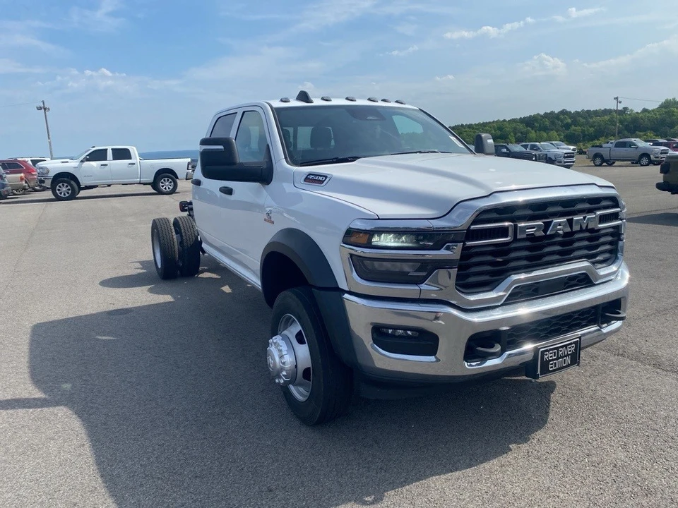 2025 Ram 4500 & 5500 - Image 3 of 12