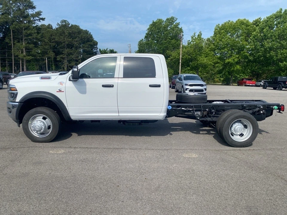 2025 Ram 4500 & 5500 - Image 7 of 12