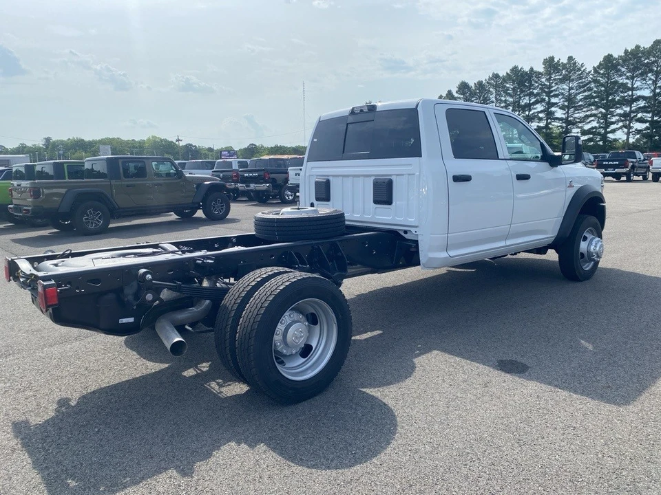 2025 Ram 4500 & 5500 - Image 5 of 12