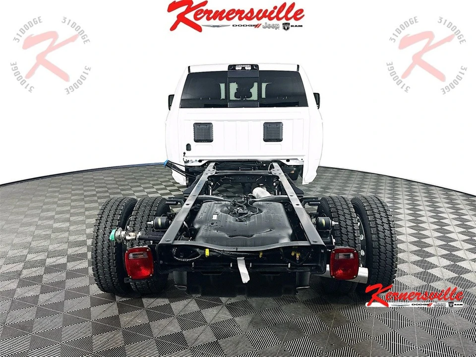 2025 Ram 4500 & 5500 - Image 6 of 12