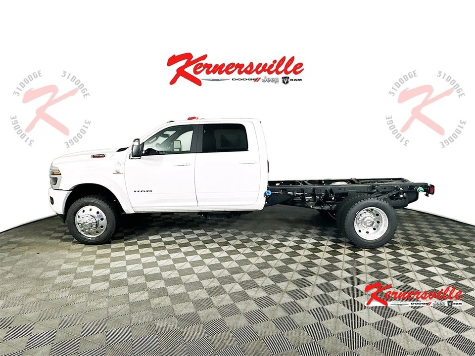 2025 Ram 4500 & 5500 - Image 4 of 12