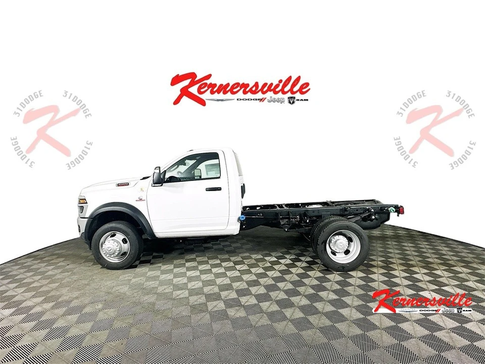2025 Ram 4500 & 5500 - Image 4 of 12