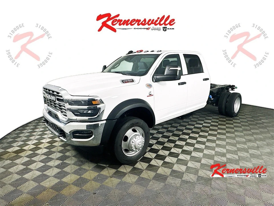 2025 Ram 4500 & 5500 - Image 4 of 12