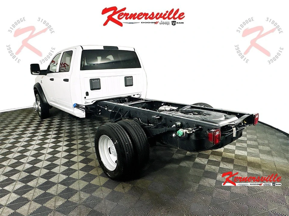 2025 Ram 4500 & 5500 - Image 5 of 12