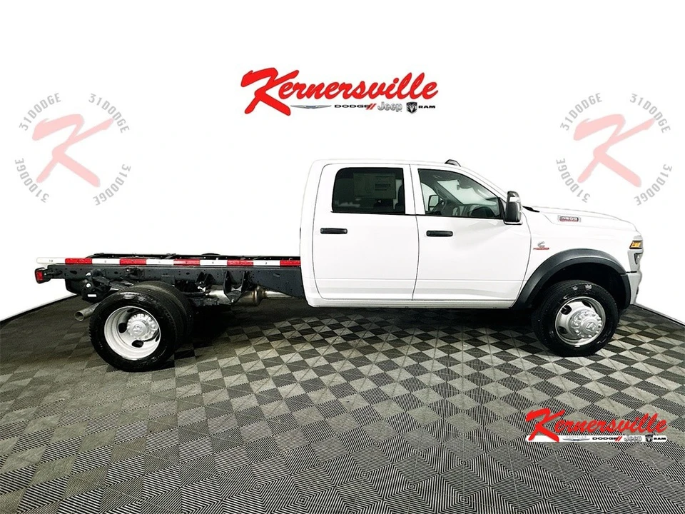 2025 Ram 4500 & 5500 - Image 8 of 12