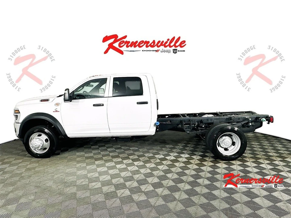 2025 Ram 4500 & 5500 - Image 4 of 12