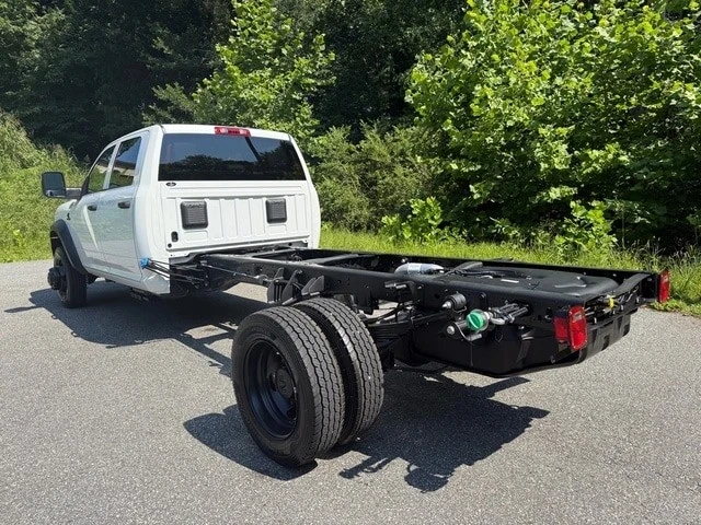 2025 Ram 4500 & 5500 - Image 9 of 21