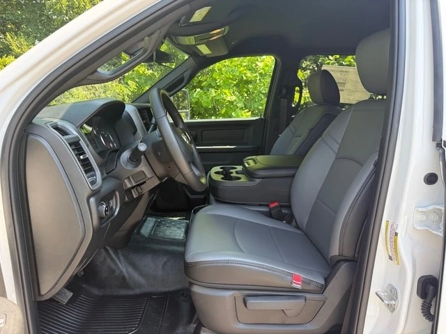2025 Ram 4500 & 5500 - Image 15 of 21