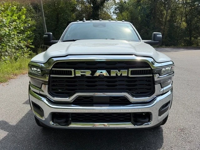 2025 Ram 4500 & 5500 - Image 4 of 21