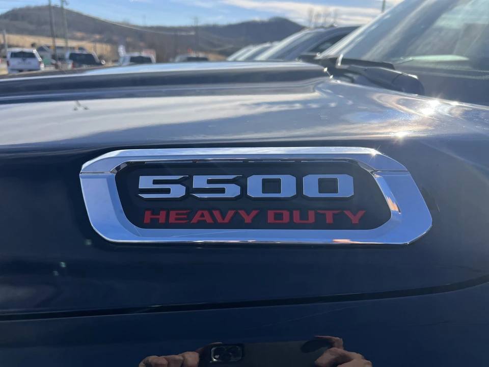 2025 Ram 4500 & 5500 - Image 7 of 31