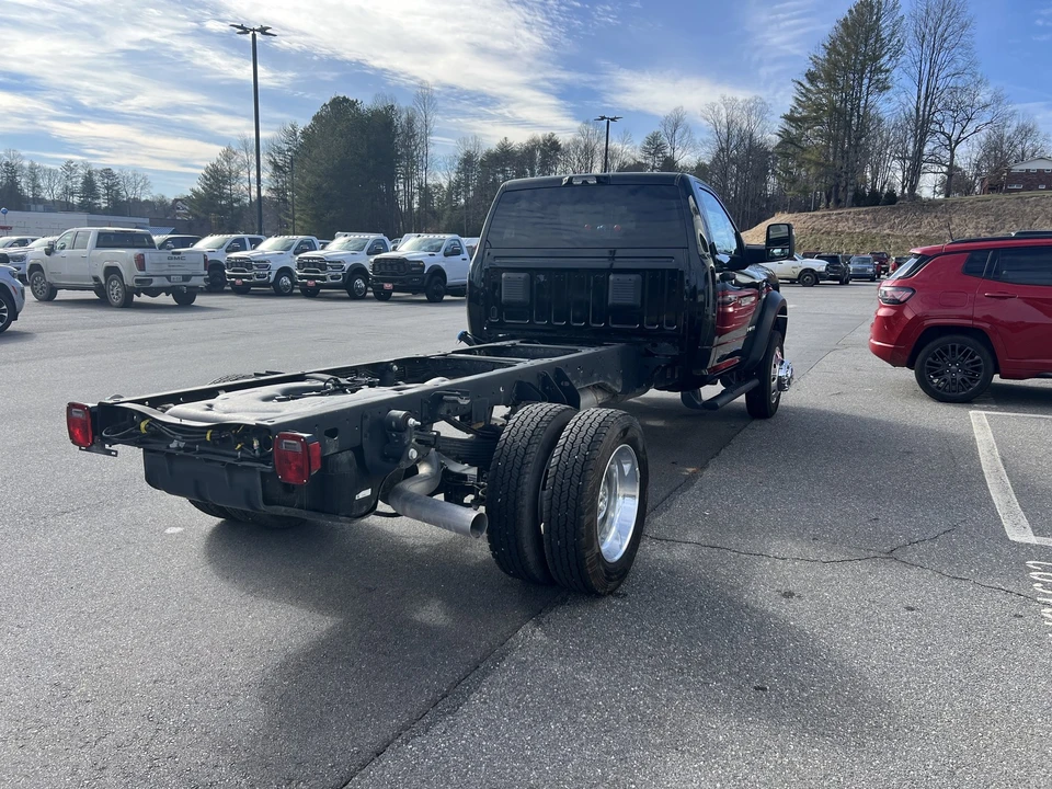 2025 Ram 4500 & 5500 - Image 3 of 31