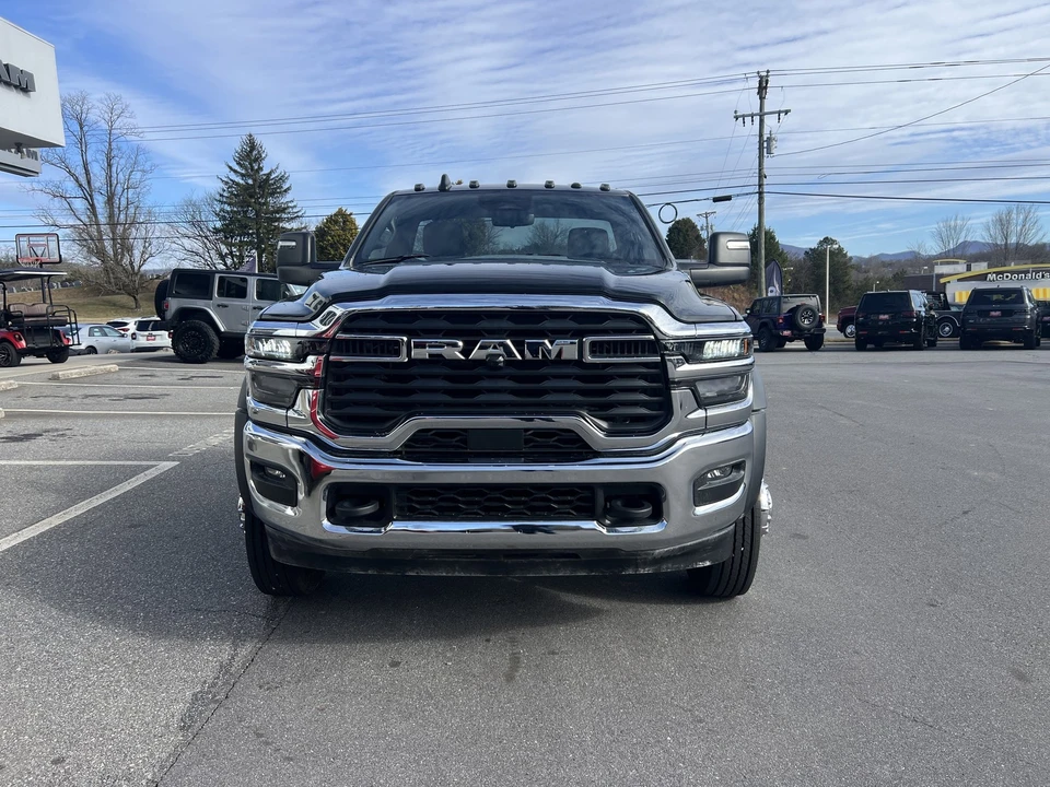 2025 Ram 4500 & 5500 - Image 5 of 12