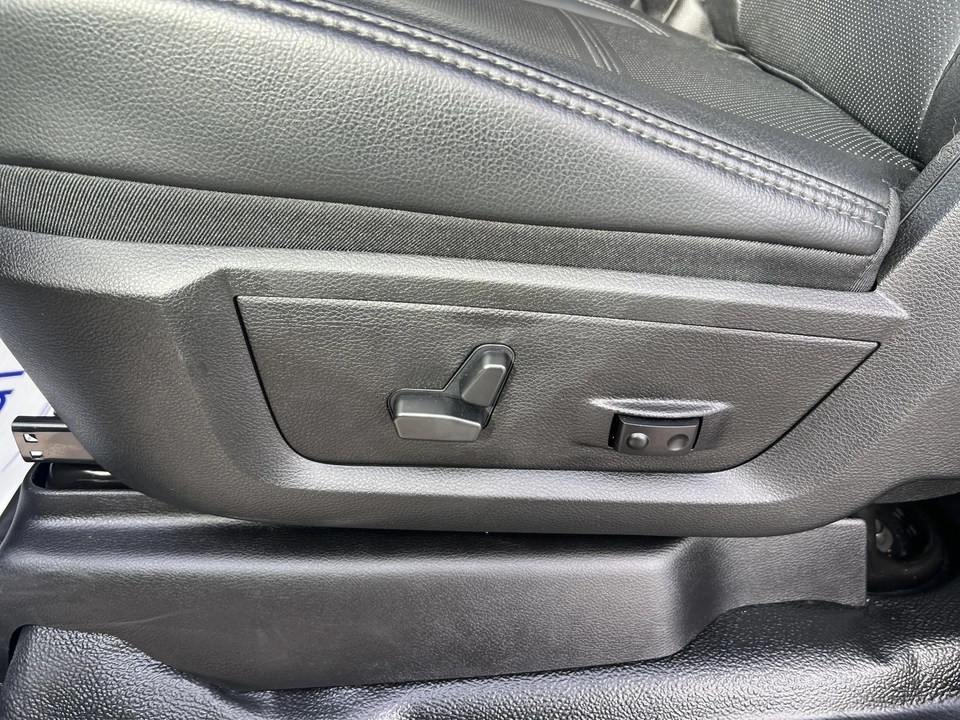 2025 Ram 4500 & 5500 - Image 14 of 31