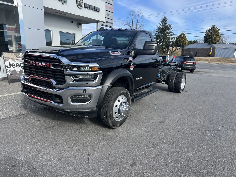 2025 Ram 4500 & 5500 - Image 6 of 12