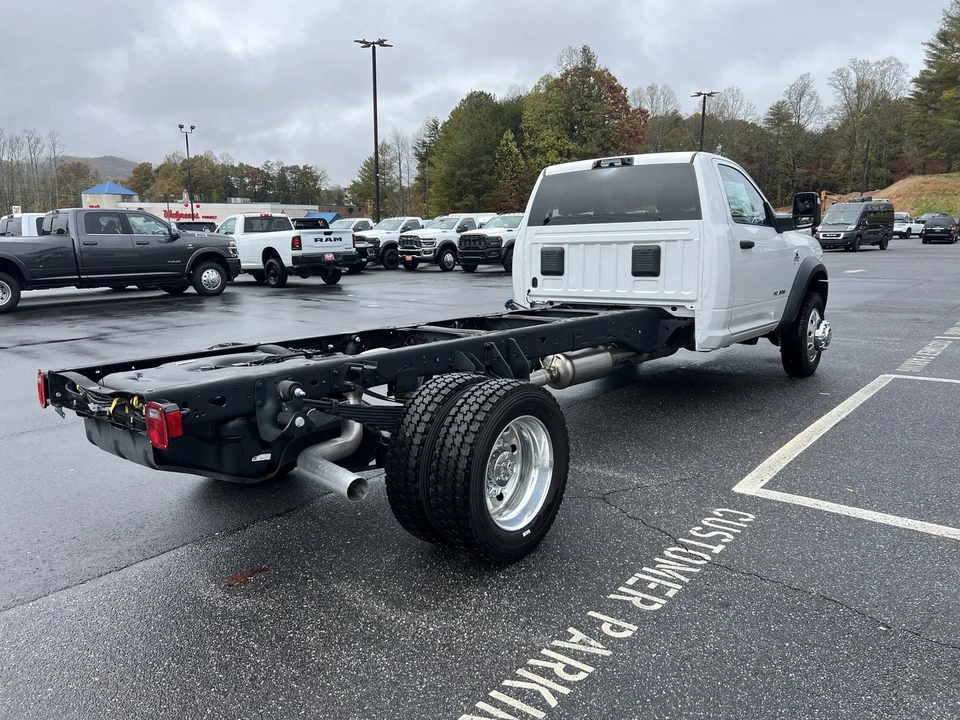 2025 Ram 4500 & 5500 - Image 3 of 12