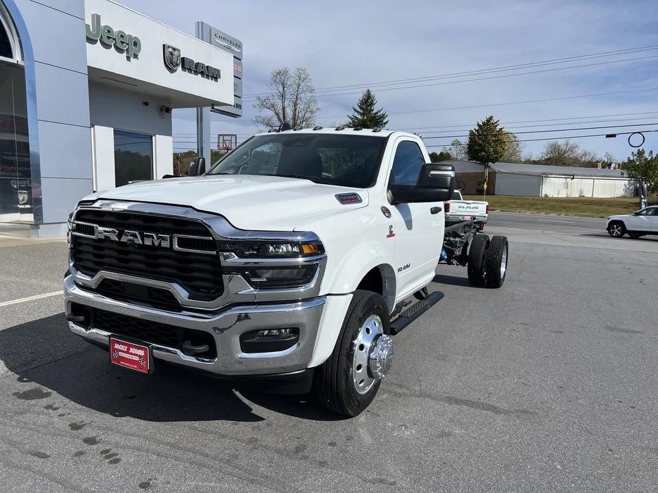 2025 Ram 4500 & 5500 - Image 6 of 12