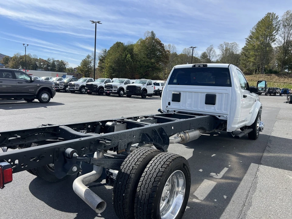 2025 Ram 4500 & 5500 - Image 3 of 12