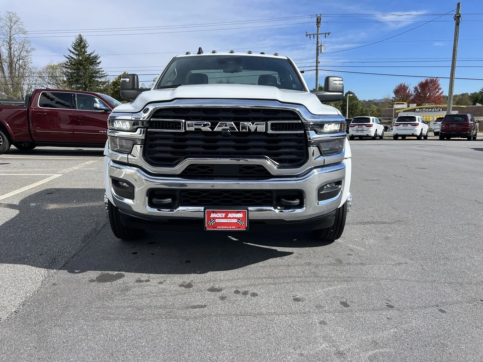 2025 Ram 4500 & 5500 - Image 5 of 12