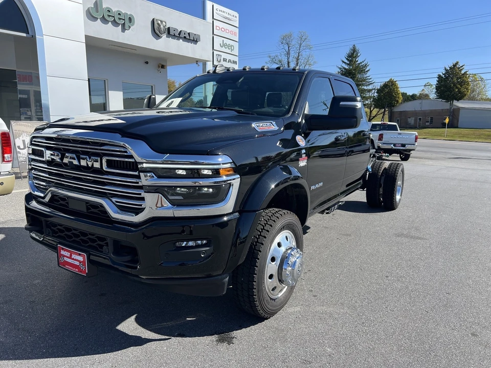 2025 Ram 4500 & 5500 - Image 6 of 12