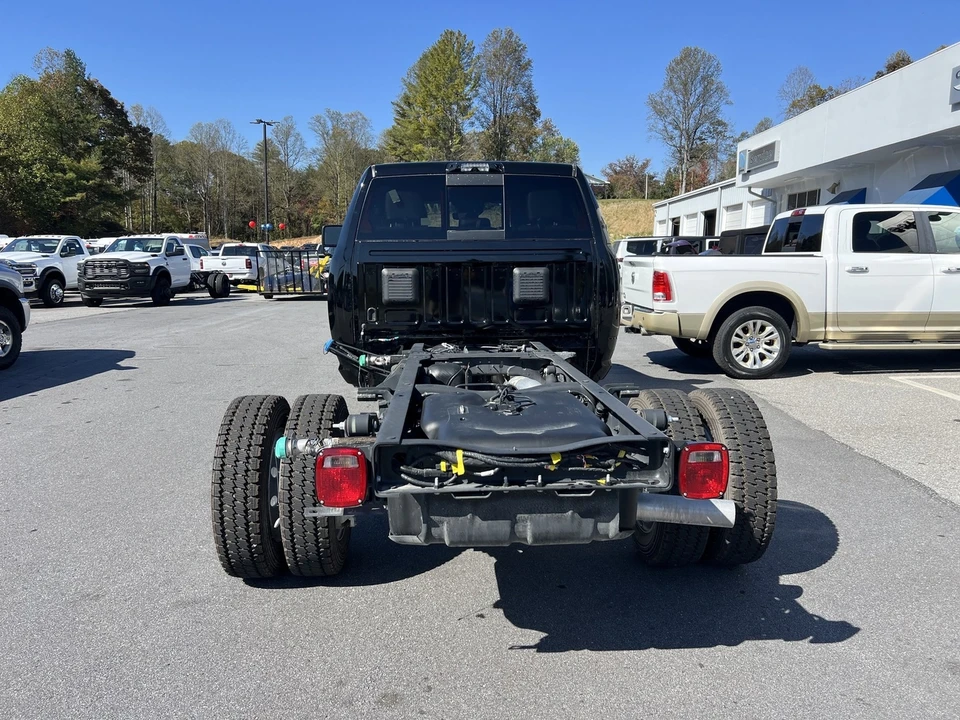 2025 Ram 4500 & 5500 - Image 3 of 12