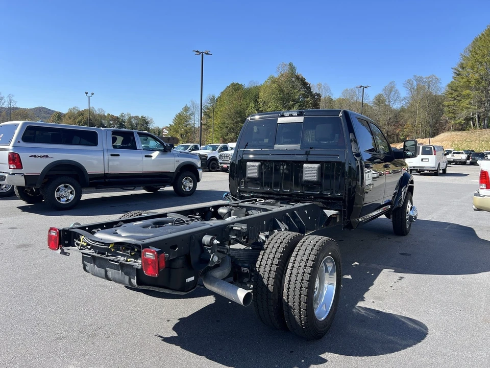 2025 Ram 4500 & 5500 - Image 4 of 12