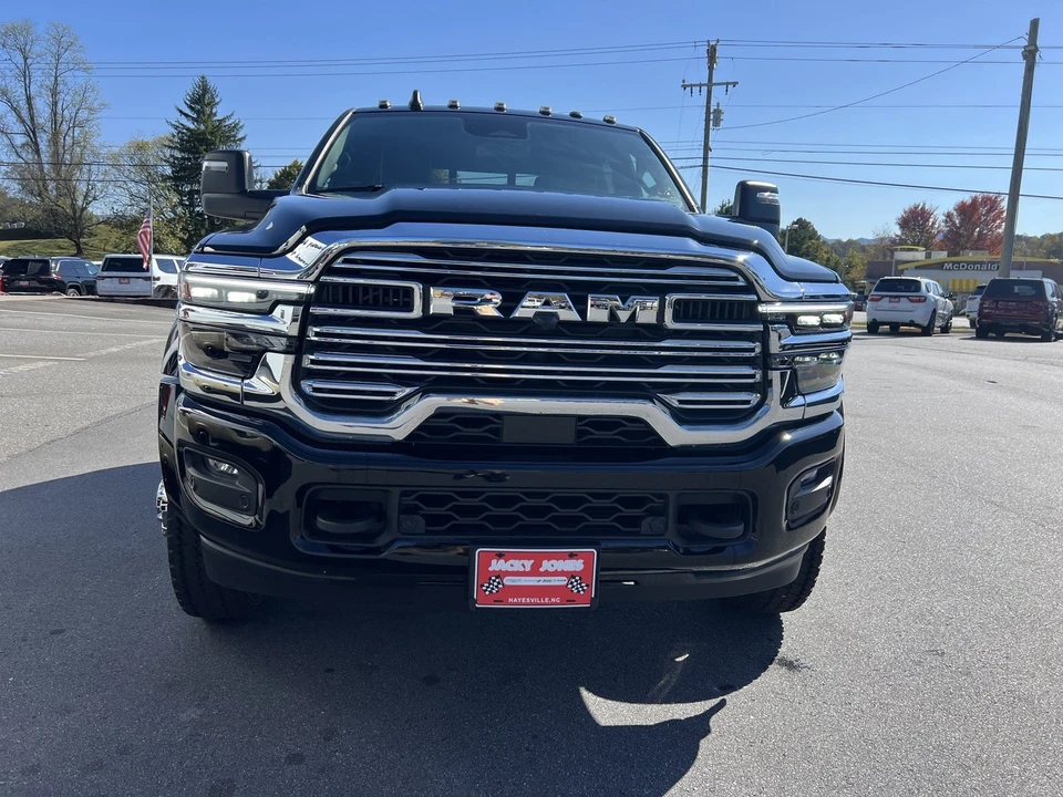 2025 Ram 4500 & 5500 - Image 5 of 12