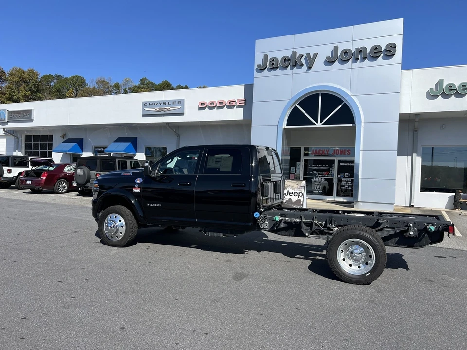 2025 Ram 4500 & 5500 - Image 2 of 12