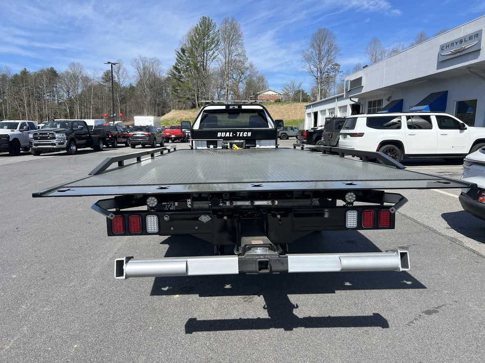 2025 Ram 4500 & 5500 - Image 2 of 21