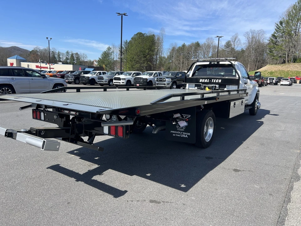 2025 Ram 4500 & 5500 - Image 3 of 21