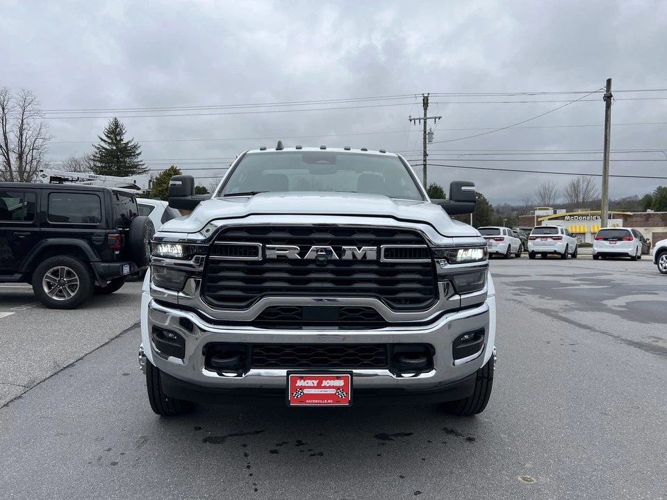 2025 Ram 4500 & 5500 - Image 5 of 21