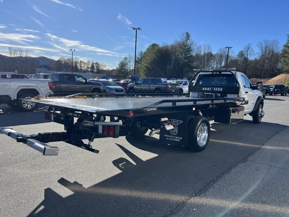 2025 Ram 4500 & 5500 - Image 3 of 12