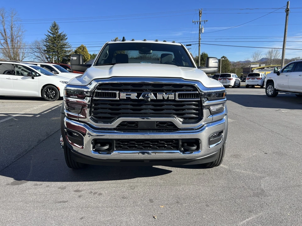 2025 Ram 4500 & 5500 - Image 5 of 12