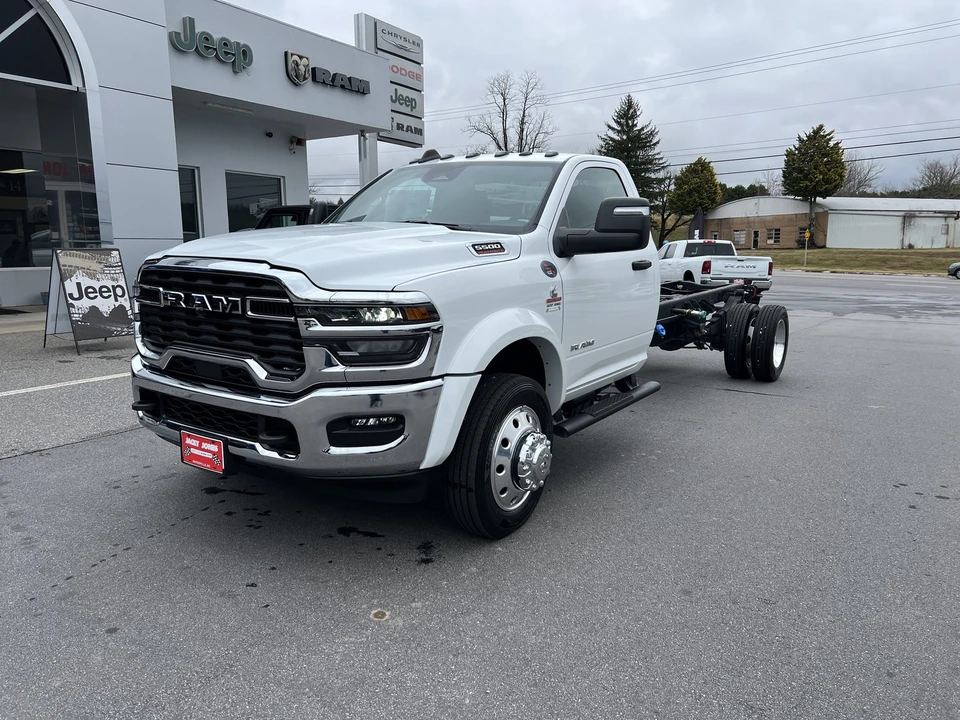 2025 Ram 4500 & 5500 - Image 6 of 12