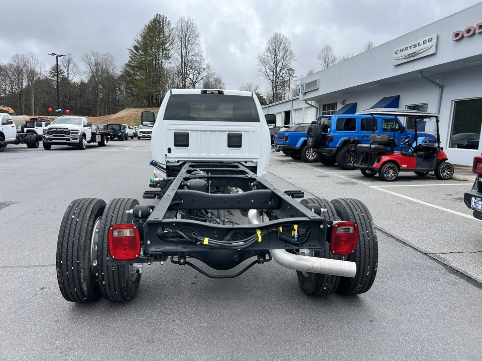 2025 Ram 4500 & 5500 - Image 2 of 12