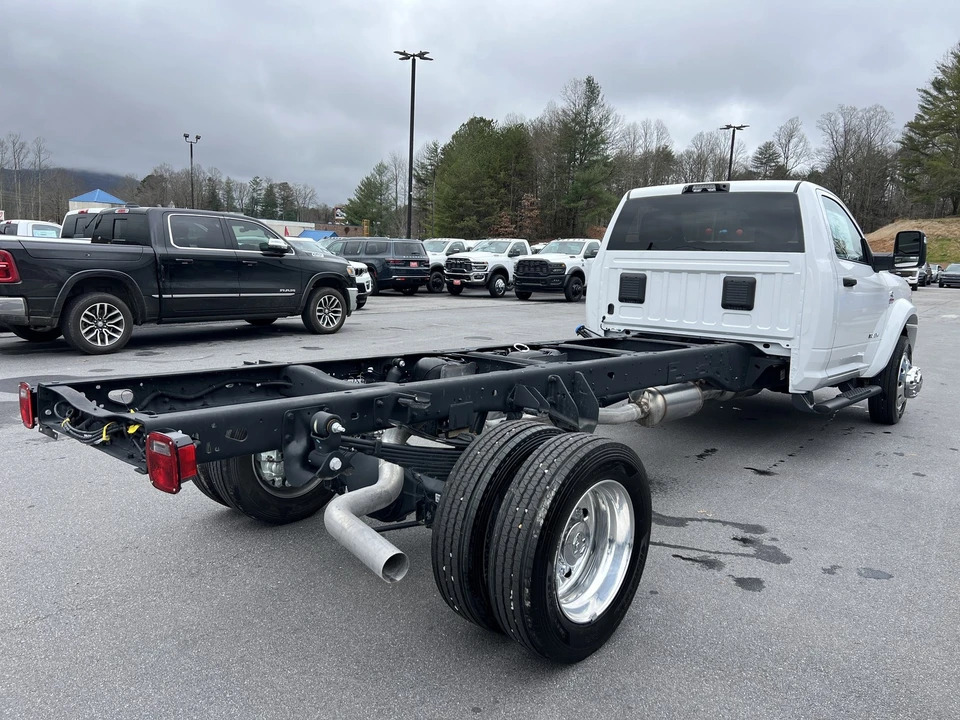 2025 Ram 4500 & 5500 - Image 3 of 12