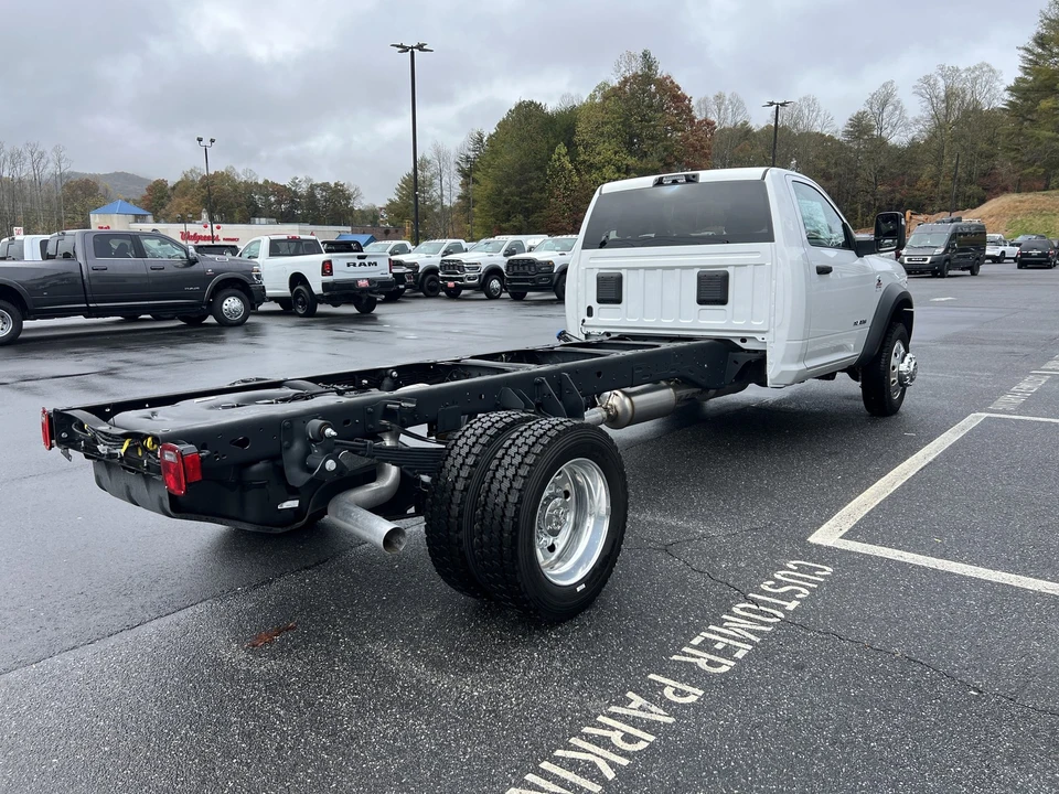 2025 Ram 4500 & 5500 - Image 3 of 12